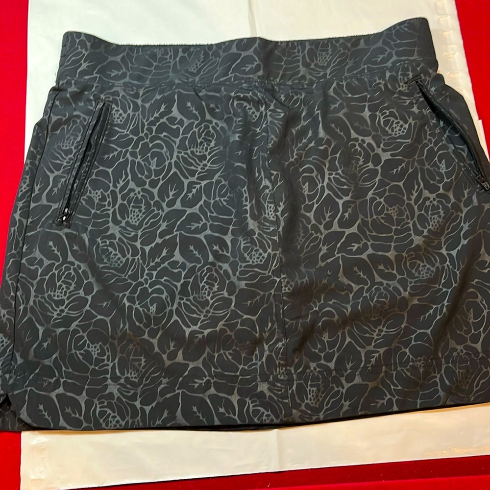 Orvis BLACK floral print short SKORT tennis skirt ZIP pockets stretch waist LRG